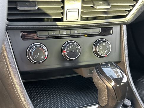 Certified 2023 Volkswagen Jetta Sport image 24