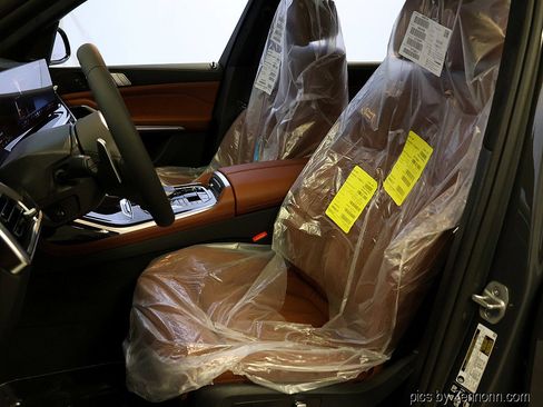 Used 2026 BMW X7 xDrive40i w/ M Sport Package image 10