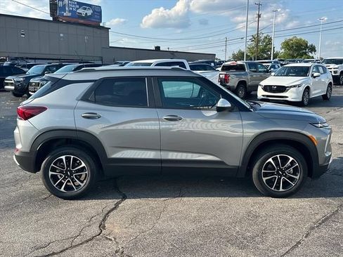 Used 2025 Chevrolet TrailBlazer LT AWD/4WD image 12