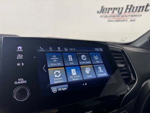 Used 2025 Honda Passport EX-L image 18