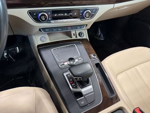 Used 2019 Audi Q5 2.0T Premium Plus w/ Premium Plus Package AWD/4WD image 18