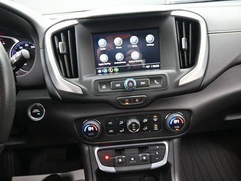 Used 2024 GMC Terrain SLE w/ Driver Convenience Package image 10