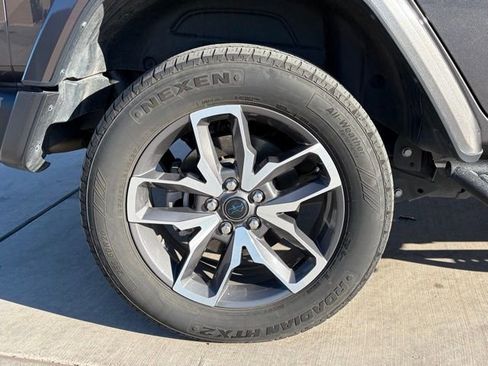 Used 2024 Jeep Wrangler Unlimited image 7