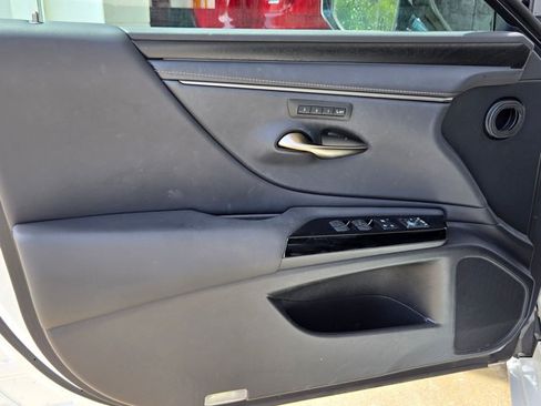 Used 2023 Lexus ES 350 w/ Premium Package FWD image 10