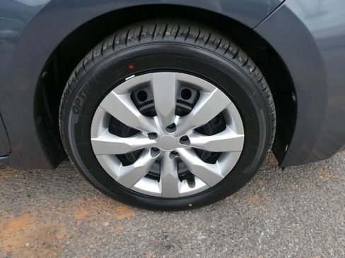 Used 2015 Toyota Corolla L image 29