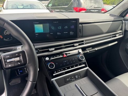 Used 2025 Hyundai Santa Fe SEL image 17