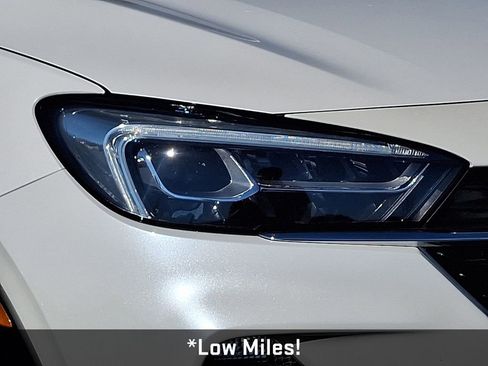 Used 2022 Buick Encore GX Essence w/ Experience Buick Package image 11