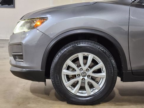 Used 2017 Nissan Rogue SV FWD image 5