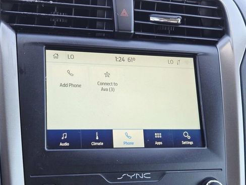 Used 2020 Ford Fusion SE image 9