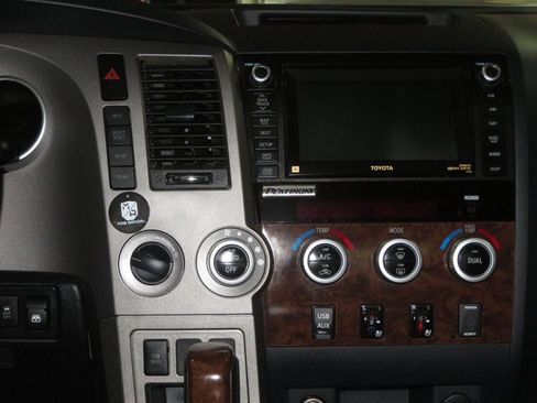 Used 2010 Toyota Tundra Limited w/ Platinum Pkg image 44