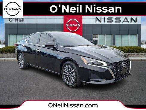 Certified 2025 Nissan Altima 2.5 SV image 1