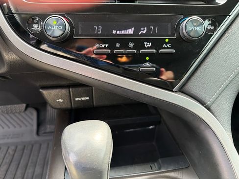 Used 2022 Toyota Camry SE FWD image 17
