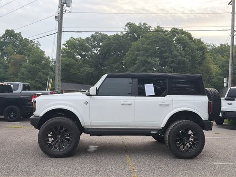 Used 2023 Ford Bronco Outer Banks AWD/4WD image 2