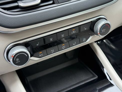 Certified 2021 Nissan Altima 2.5 SV w/ SV Premium Package FWD image 16