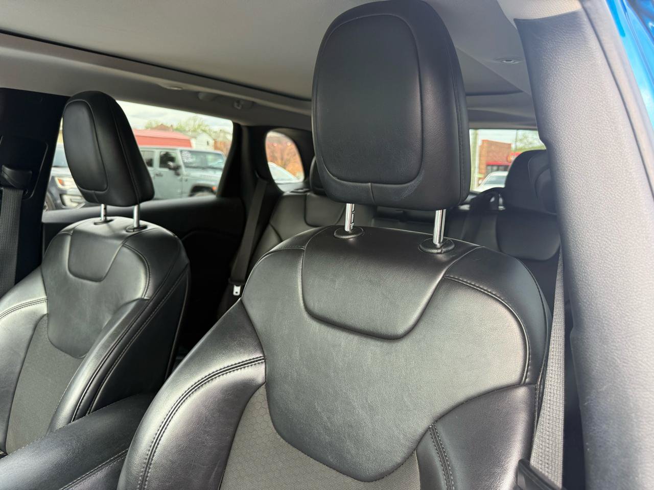 Used 2020 Jeep Cherokee Latitude Plus AWD/4WD image 19