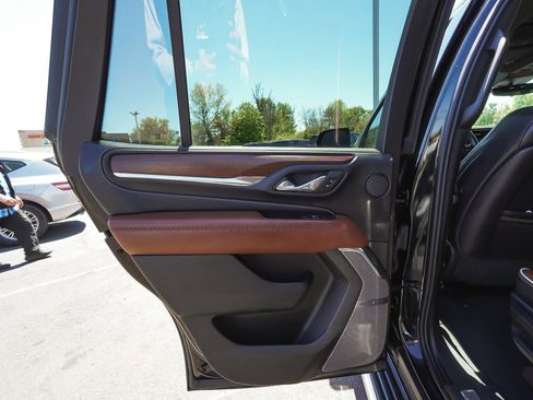Used 2023 GMC Yukon Denali Ultimate AWD/4WD image 12