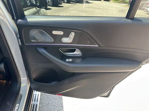Used 2025 Mercedes-Benz GLS 63 AMG 4MATIC image 18