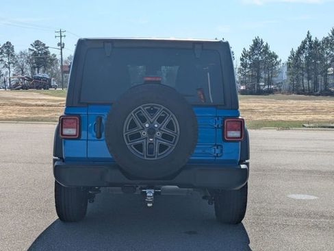 Used 2024 Jeep Wrangler Sport S image 4