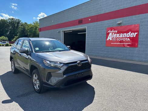 Used 2025 Toyota RAV4 XLE AWD/4WD image 1