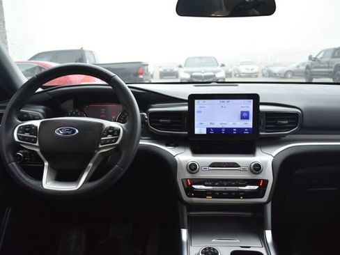 Used 2023 Ford Explorer XLT image 37