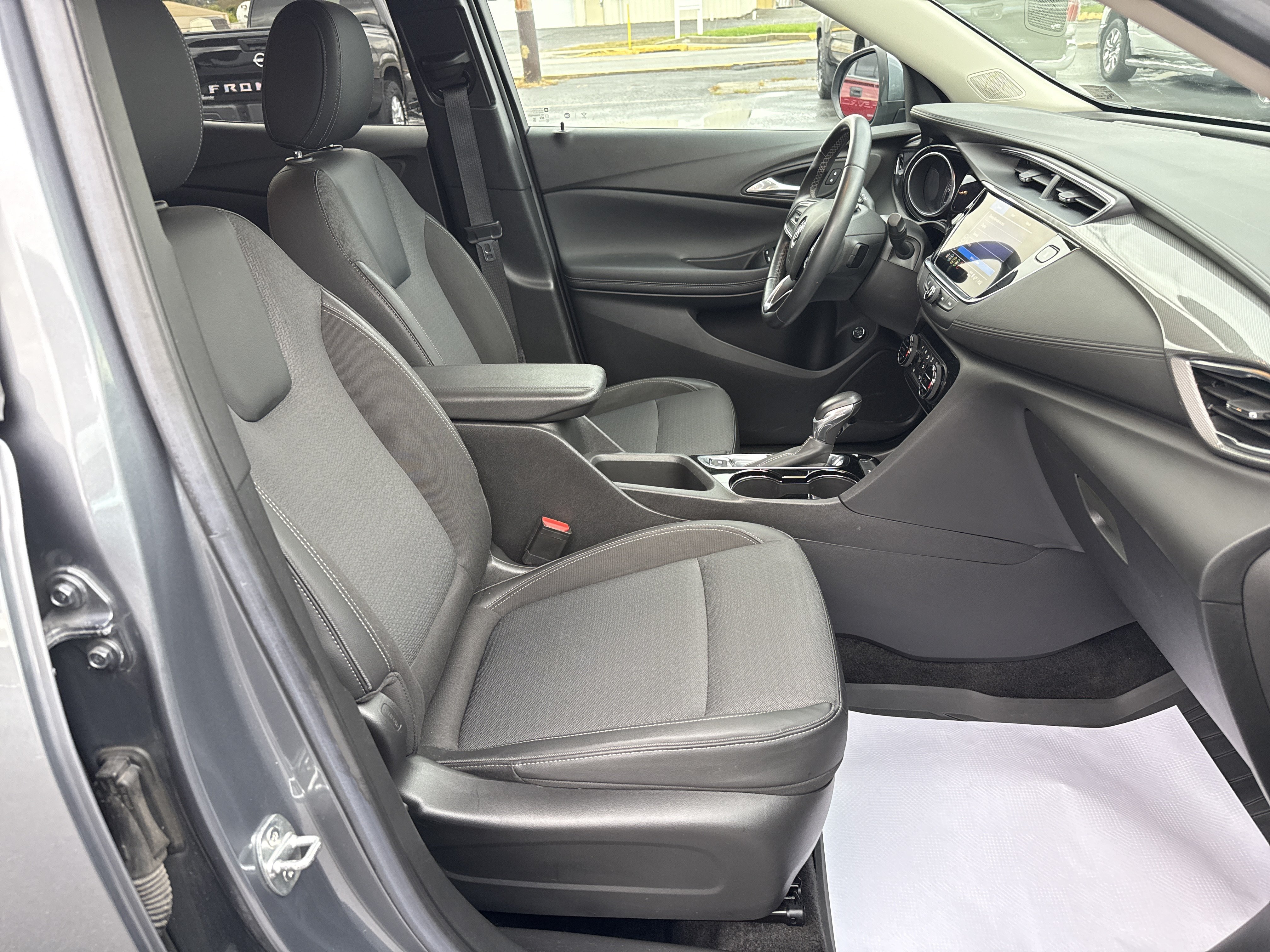 Used 2022 Buick Encore GX Select w/ Sport Touring Package FWD image 8