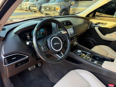 Used 2017 Jaguar F-PACE Prestige AWD/4WD image 12