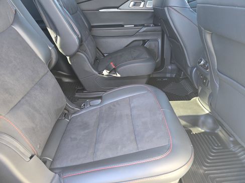 Used 2025 Ford Explorer ST image 14