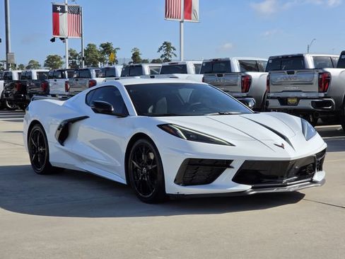 Used 2021 Chevrolet Corvette Stingray Coupe w/ Z51 Performance Package RWD image 3