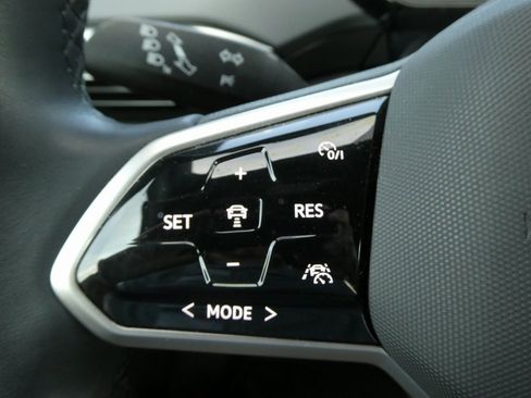 Used 2022 Volkswagen ID.4 Pro image 11