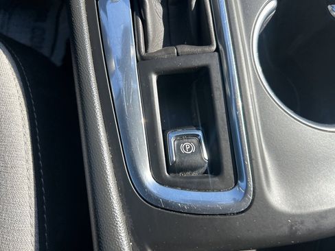 Used 2023 Chevrolet Equinox LT image 36