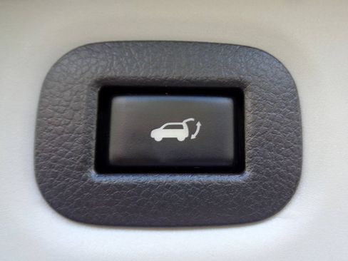 Used 2020 Nissan Rogue SV AWD/4WD image 19