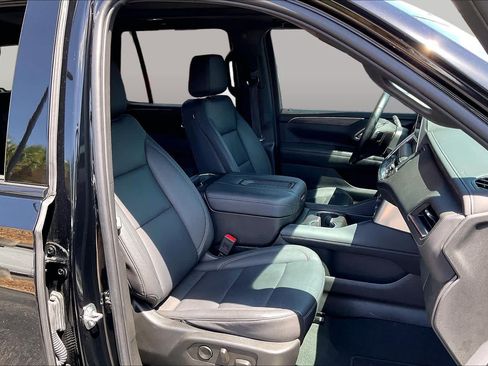 Used 2023 Chevrolet Tahoe Z71 w/ Luxury Package AWD/4WD image 8