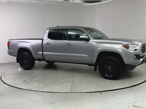 Used 2020 Toyota Tacoma SR5 AWD/4WD image 8