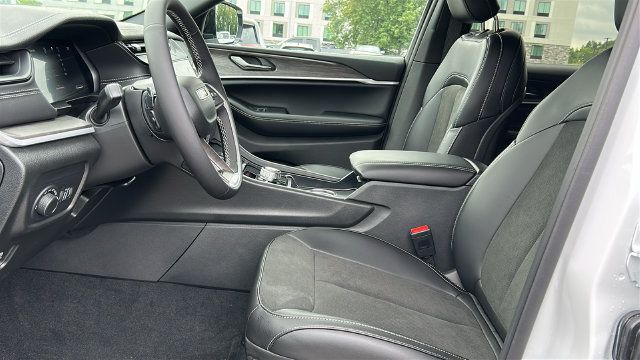 New 2027 Jeep Grand Cherokee L 4WD image 10