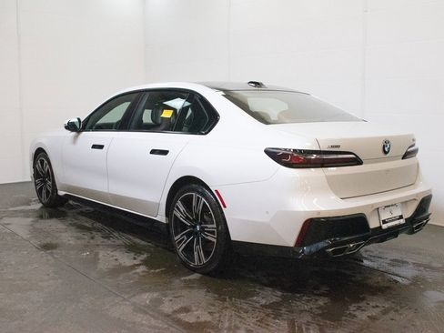 Certified 2023 BMW 760i xDrive w/ Luxury Rear Seating Package image 6