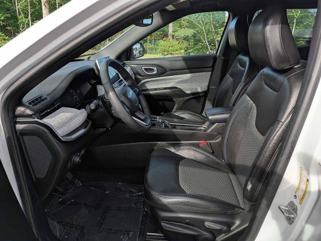 Used 2025 Jeep Compass Latitude AWD/4WD image 21