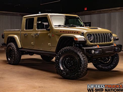 Used 2025 Jeep Gladiator Mojave image 1