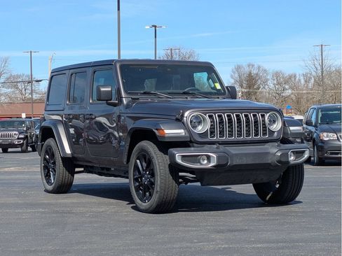 Used 2025 Jeep Wrangler Unlimited Sahara w/ Safety Group AWD/4WD image 1