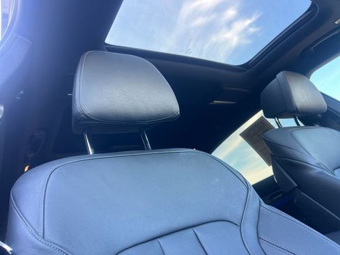 Used 2022 BMW 740i w/ M Sport Package image 17