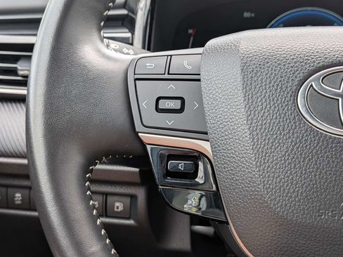 Used 2025 Toyota Camry SE FWD image 35