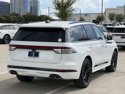 New 2025 Lincoln Aviator Reserve w/ Luxury Package image 7
