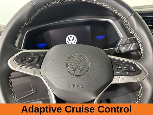 Used 2022 Volkswagen Tiguan SE w/ Panoramic Sunroof Package image 13