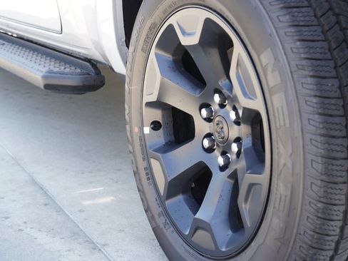 New 2027 RAM 1500 Express AWD/4WD image 17