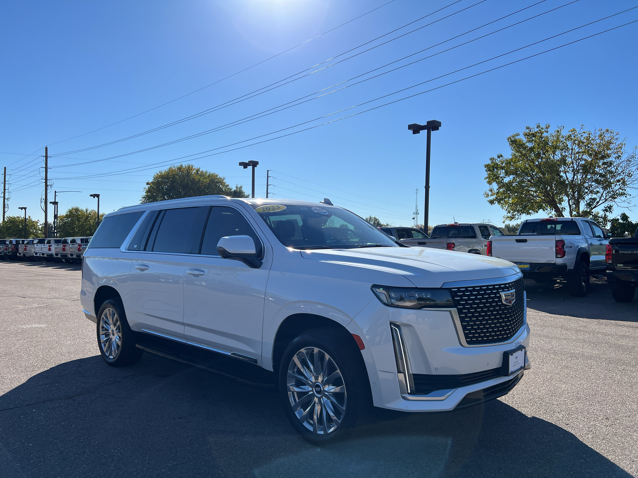 Used 2023 Cadillac Escalade ESV Premium Luxury AWD/4WD image 1