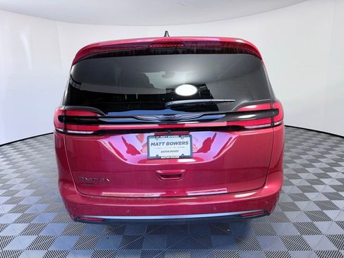 New 2026 Chrysler Pacifica Select image 4
