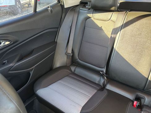 Used 2025 Chevrolet Trax LT image 33