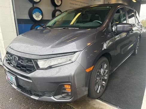 Used 2025 Honda Odyssey Touring image 1