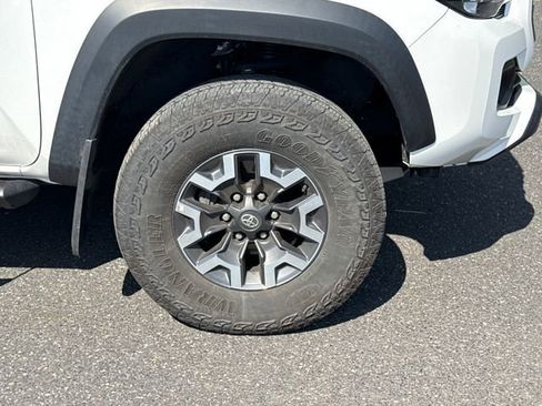 Certified 2023 Toyota Tacoma TRD Off-Road w/ Technology Package AWD/4WD image 11