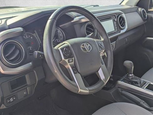 Used 2019 Toyota Tacoma SR5 AWD/4WD image 8