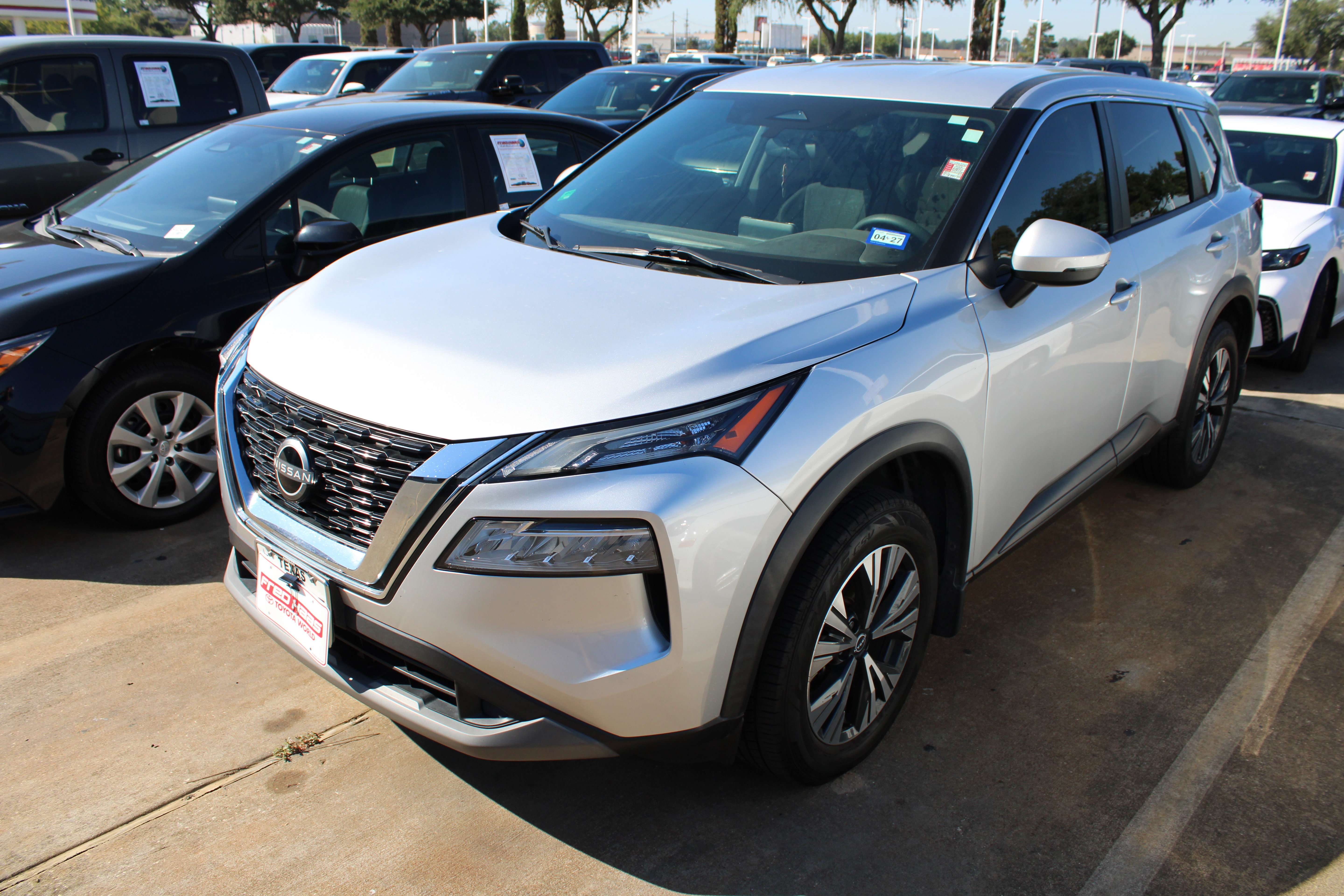 Used 2022 Nissan Rogue SV FWD image 11